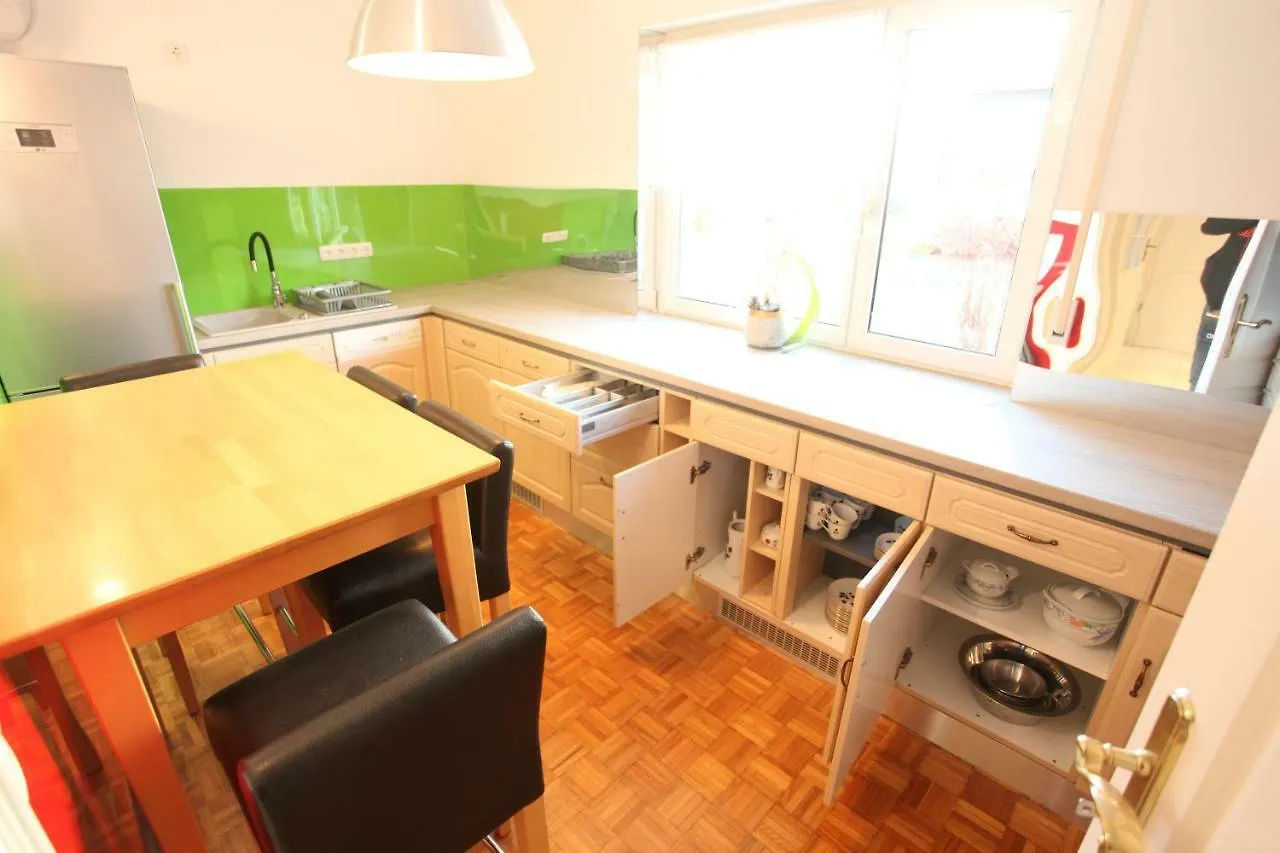 B&B'S Im Aischgrund Adelsdorf 0*,  Germany